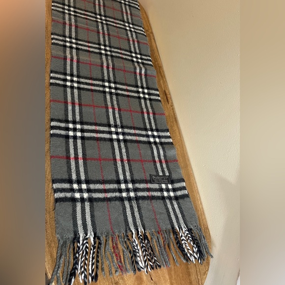 Authentic BURBERRY signature plaid wool scarf🧣grey EUC Vintage check Burberrys - Picture 1 of 6